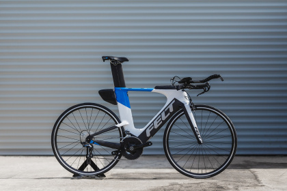 Велосипед для триатлона Felt IA14 / Бело-голубой