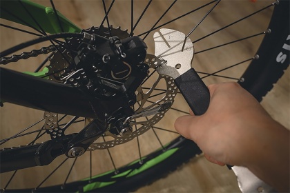 Инструмент для правки тормозного диска и развода поршней Bike Hand Dual Function Wrench