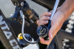 Насос велосипедный для вилки Topeak PocketShock DXG XL, высокого давления / Серебристый